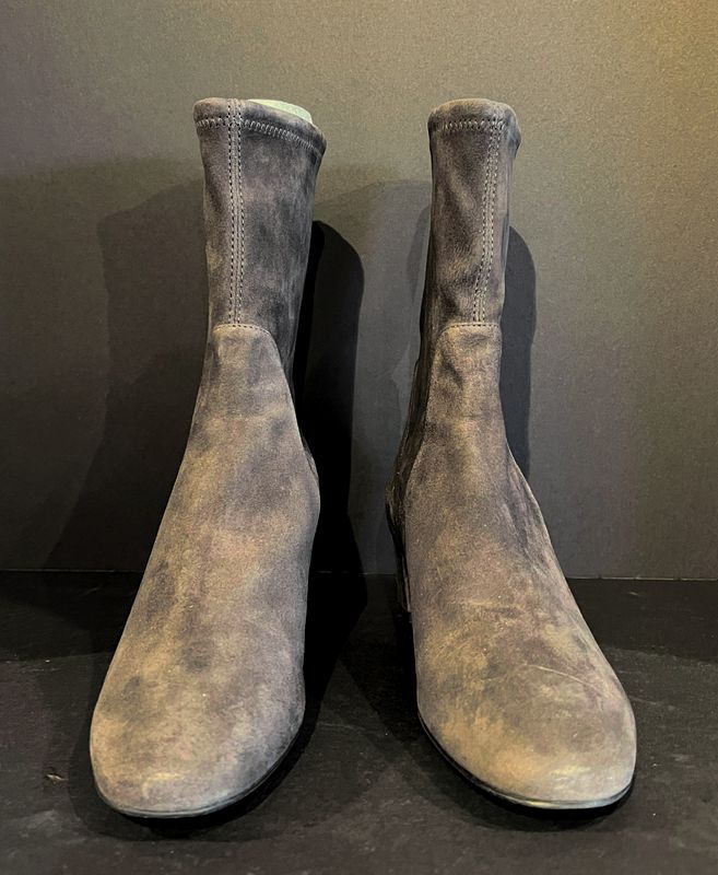8.5 STUART WEITZMAN bootie
