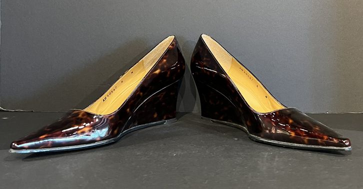 8 STUART WEITZMAN Wedge