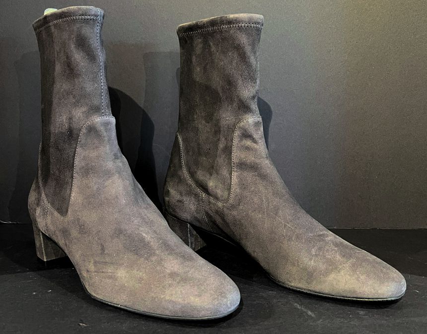 8.5 STUART WEITZMAN bootie