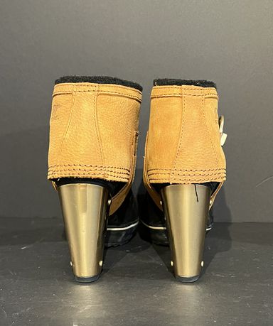 9.5 Sorel bootie